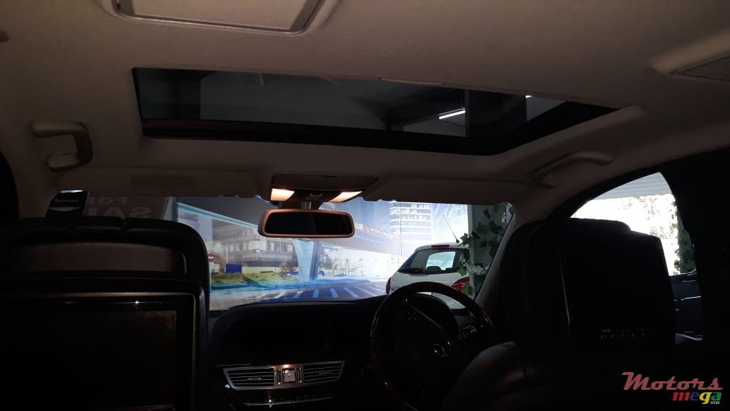 2009' Mercedes-Benz S 320 photo #3