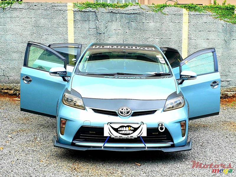 2013' Toyota Prius 1.8 photo #2