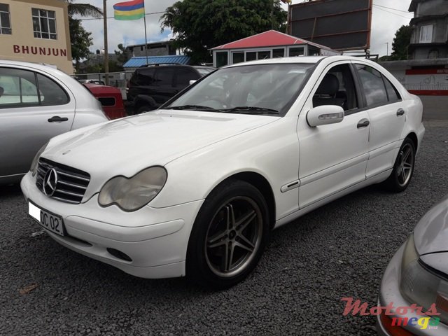 2002' Mercedes-Benz C-Class C 180 photo #2