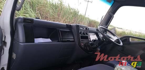 2013' Mitsubishi photo #3