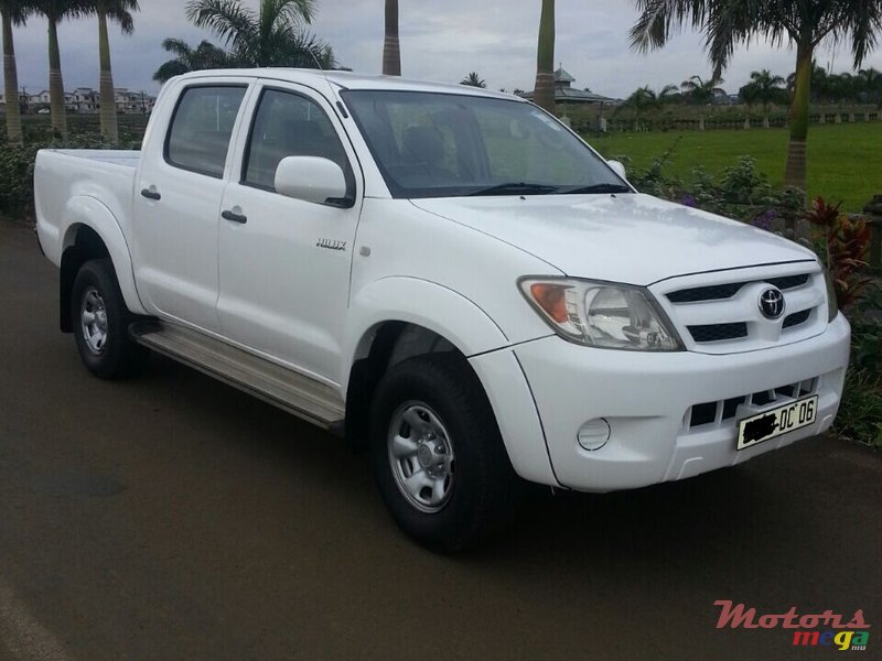 2006' Toyota Hilux 1 owner photo #1