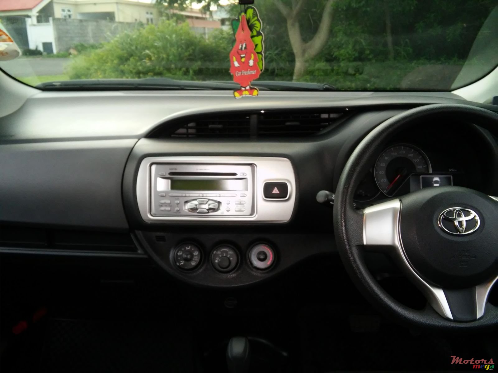 2015' Toyota Vitz photo #5