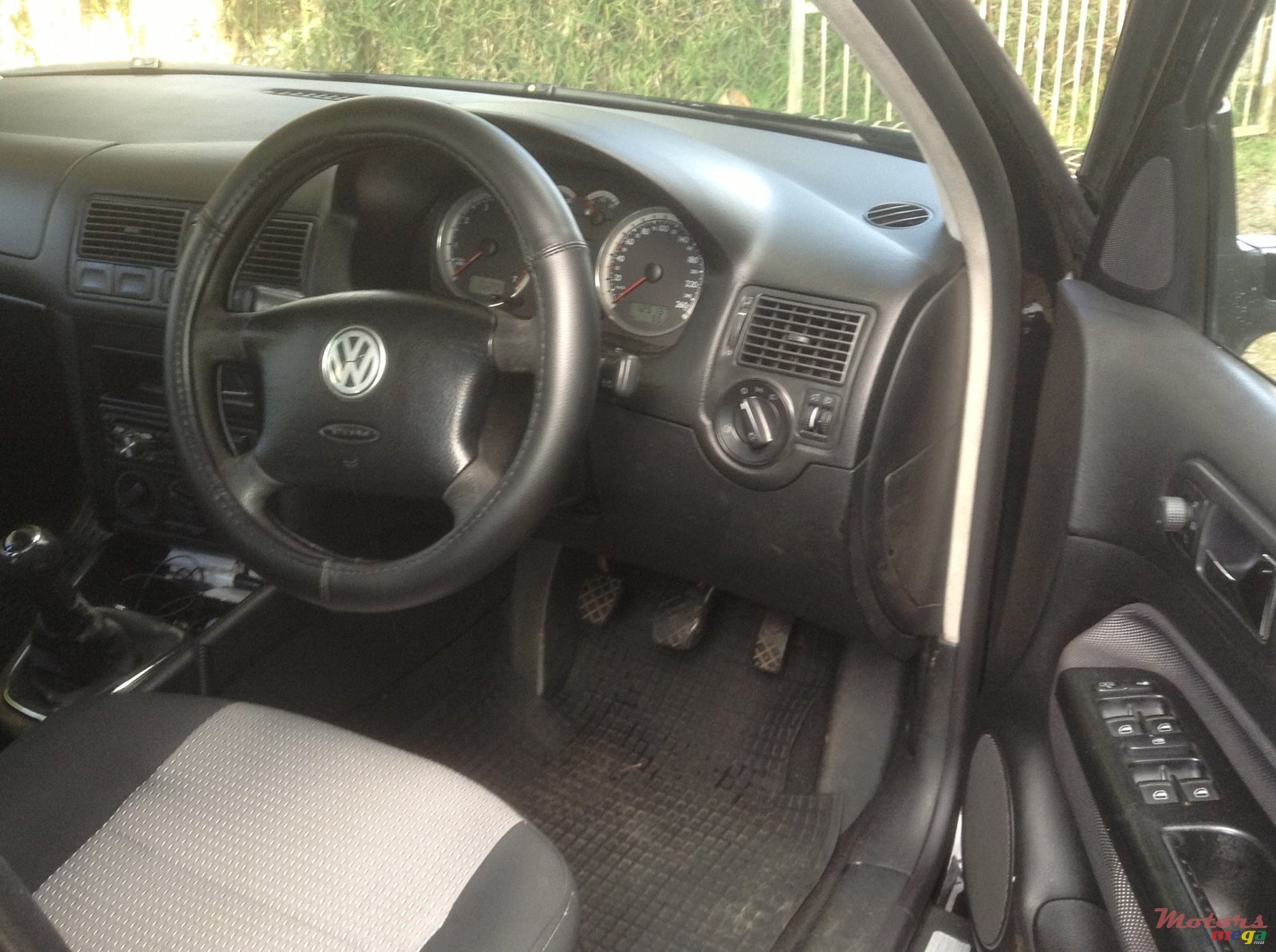 2004' Volkswagen Golf IV photo #4