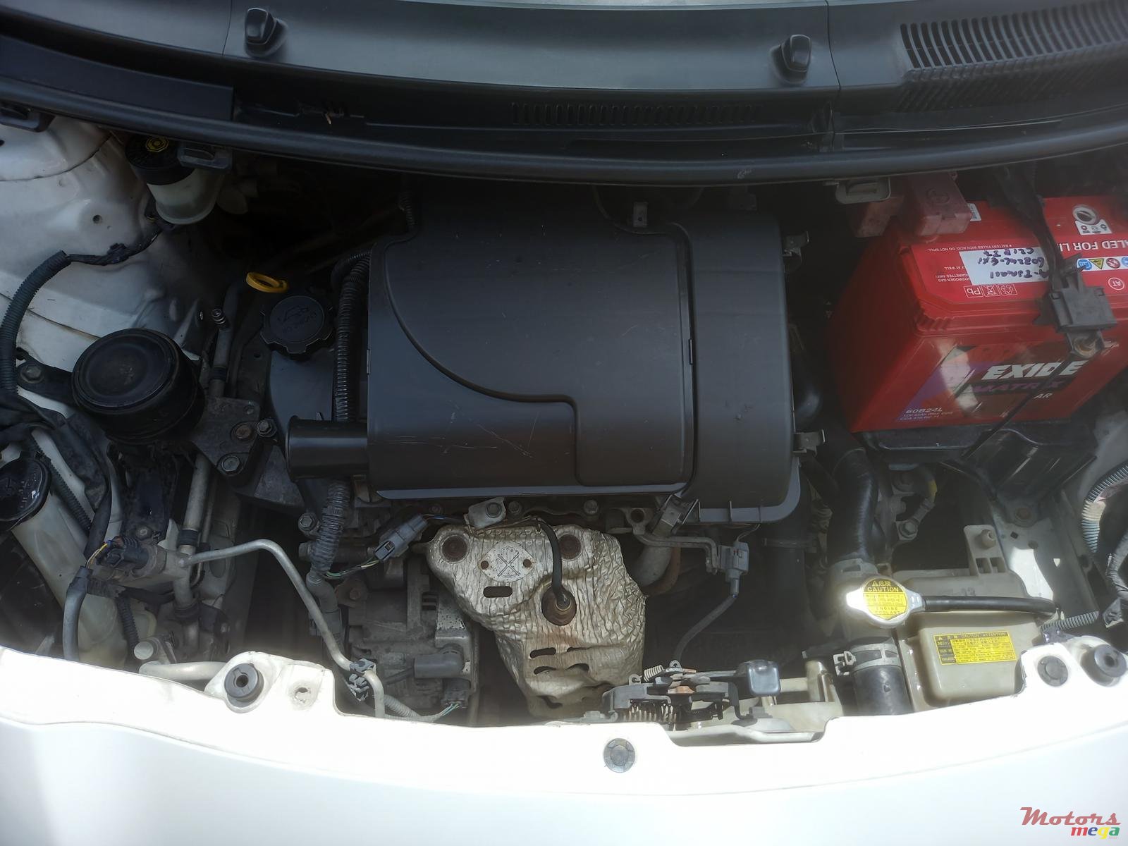 2005' Toyota Vitz photo #5