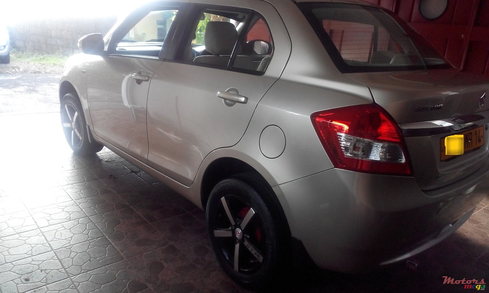 2014' Suzuki Swift photo #4