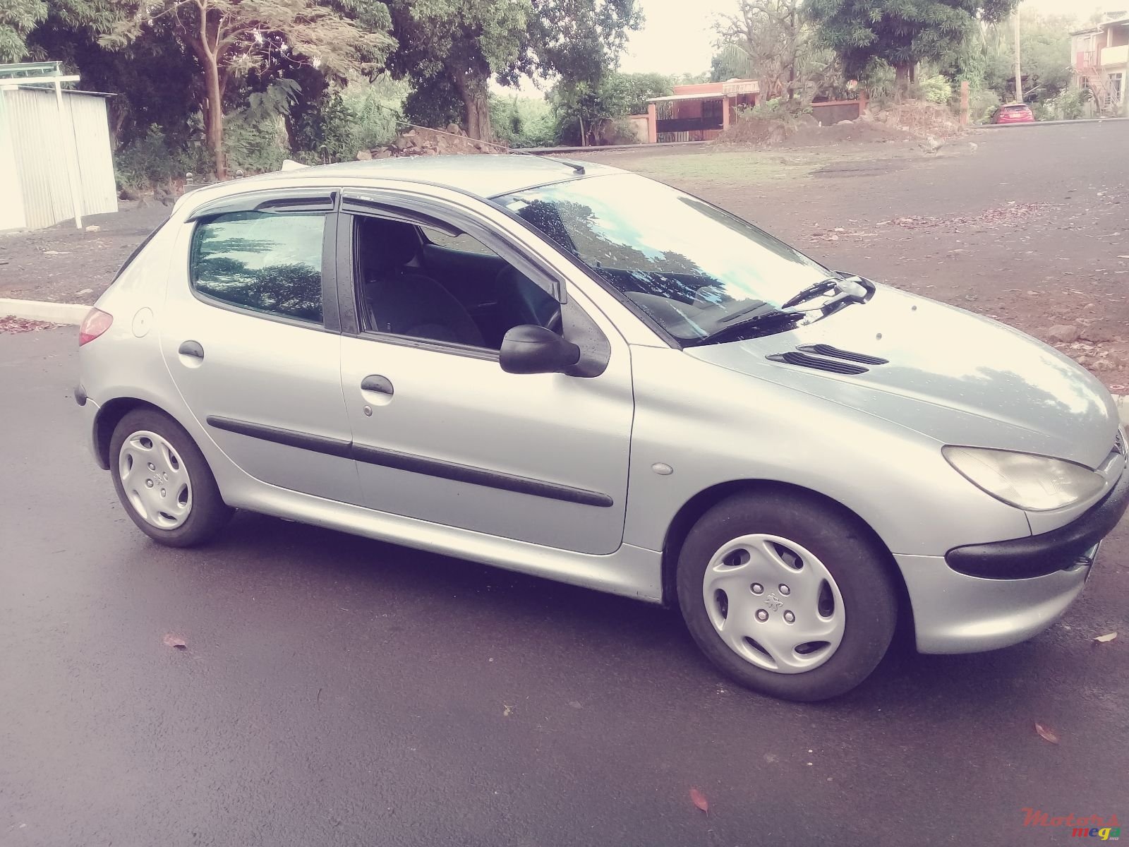 2002' Peugeot 206 1124cc photo #1