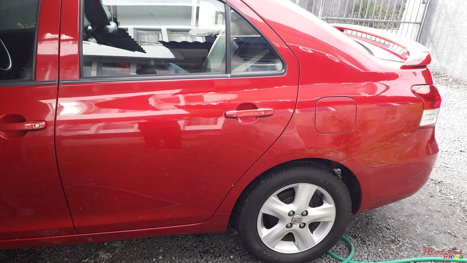 2007' Toyota Yaris Japan photo #1