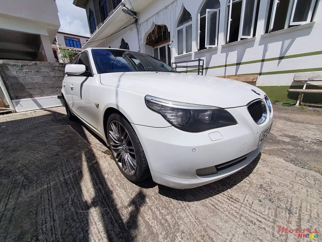2008' BMW 523 photo #2