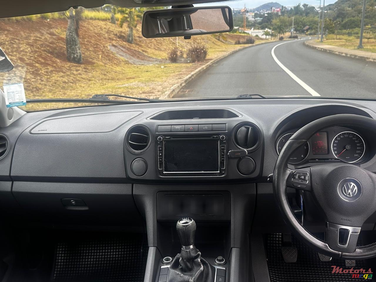 2017' Volkswagen Amarok photo #5