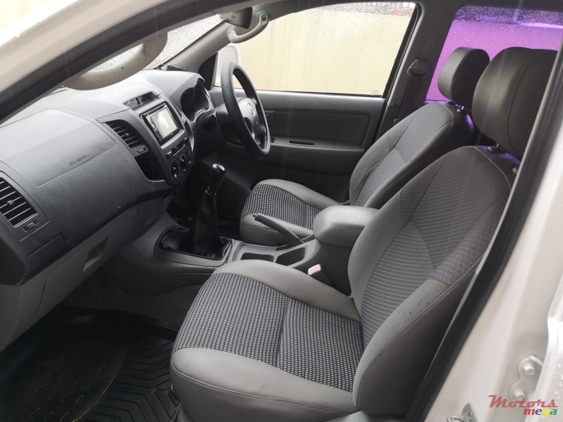 2006' Toyota Hilux 3.0 photo #3