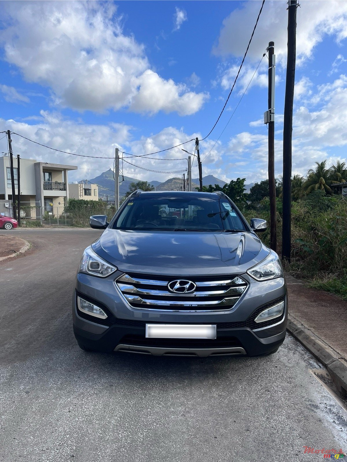 2013' Hyundai Santa Fe photo #4