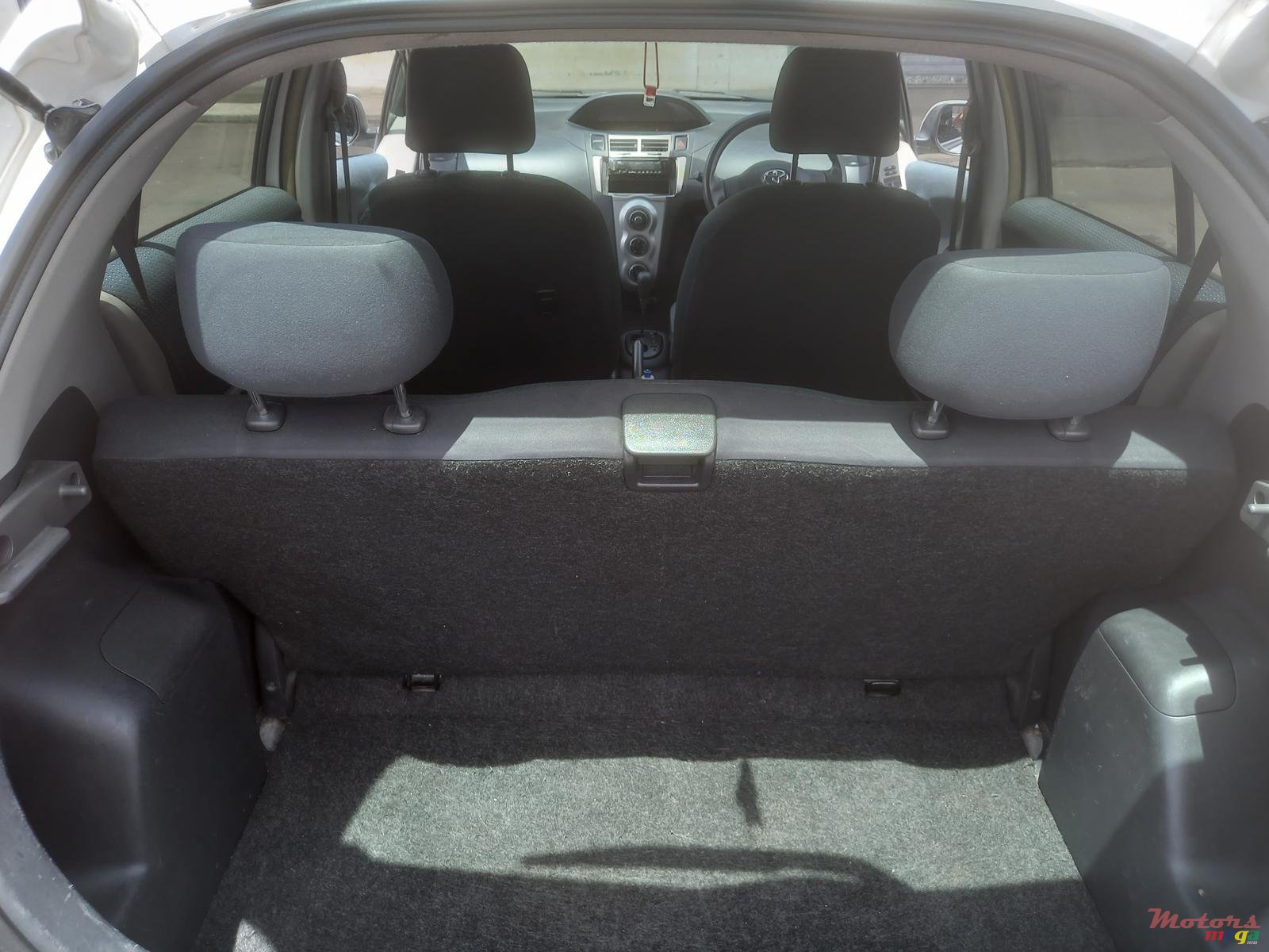 2005' Toyota Vitz photo #6