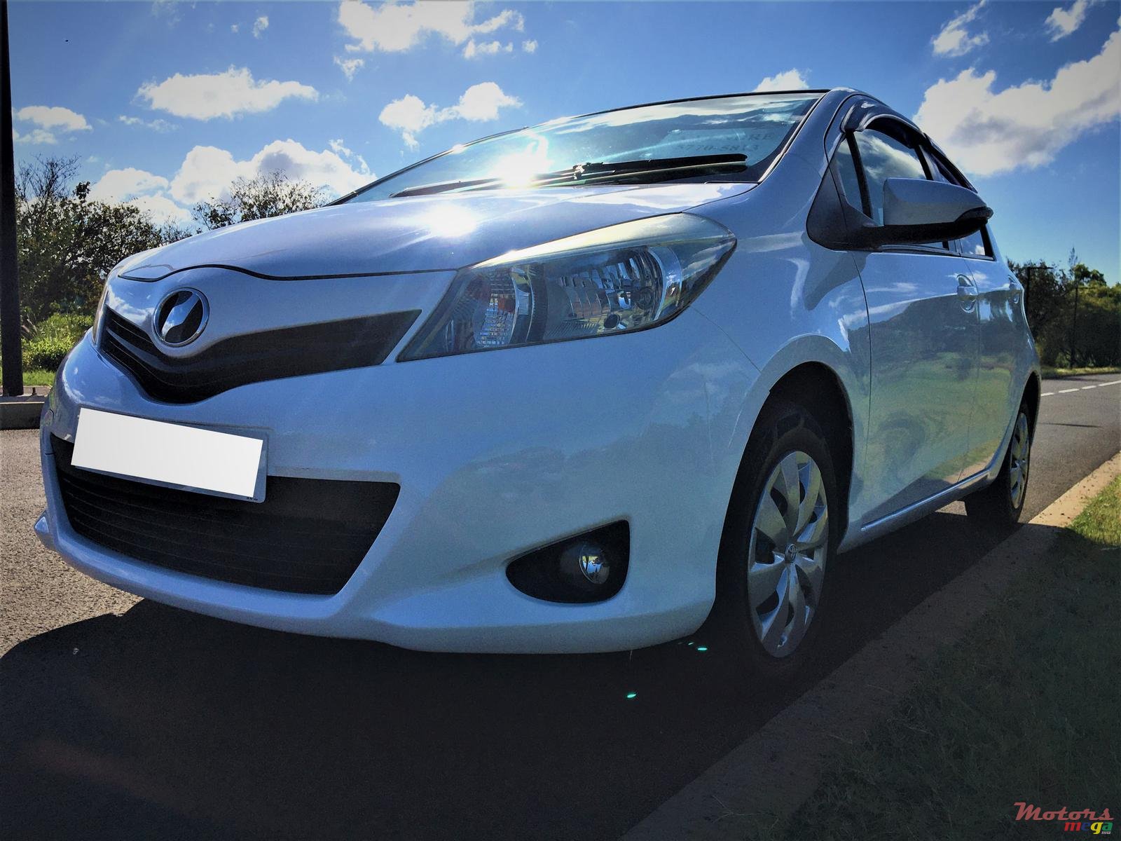 2012' Toyota Vitz 1300 photo #1