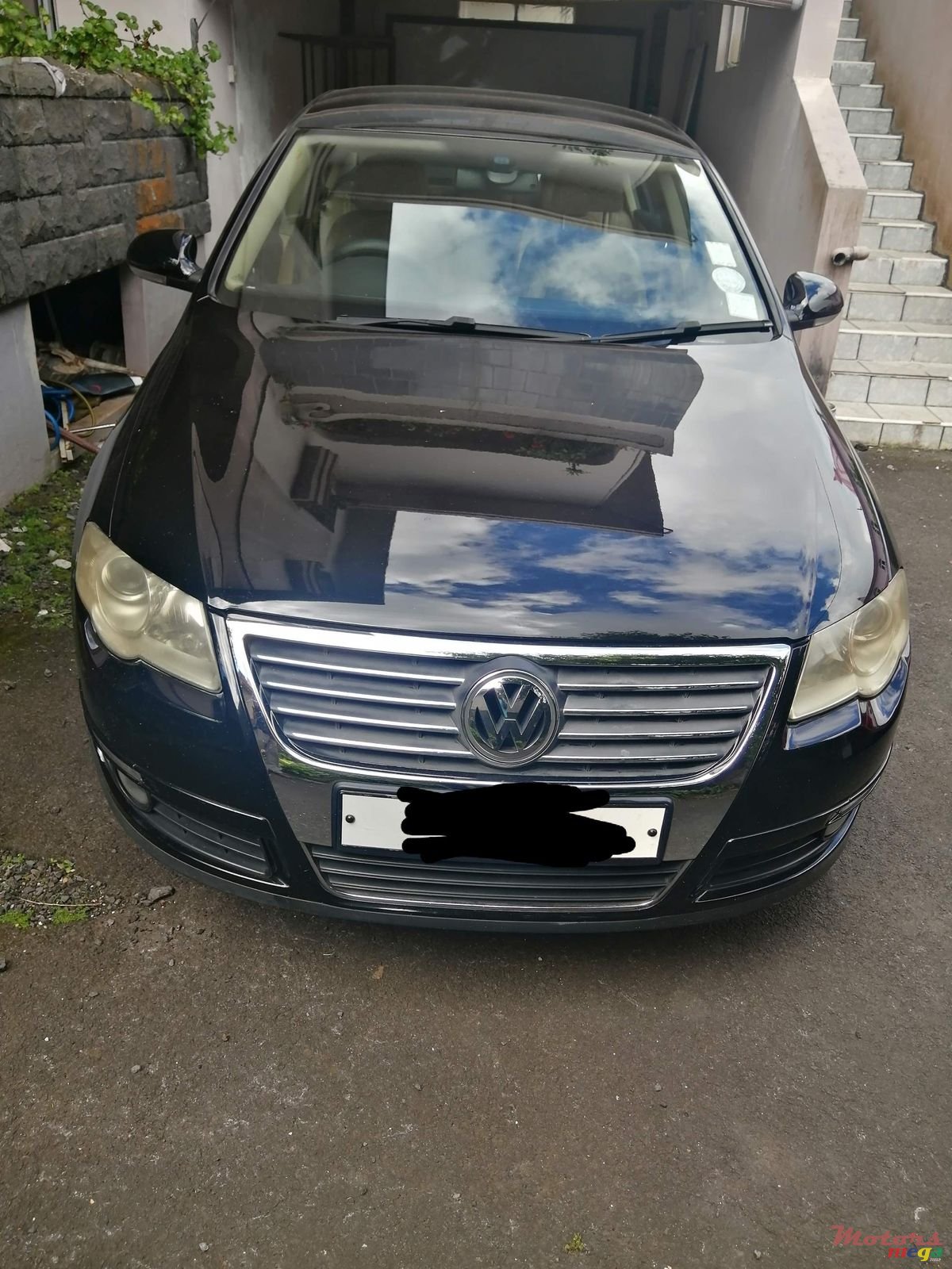 2009' Volkswagen Passat photo #2