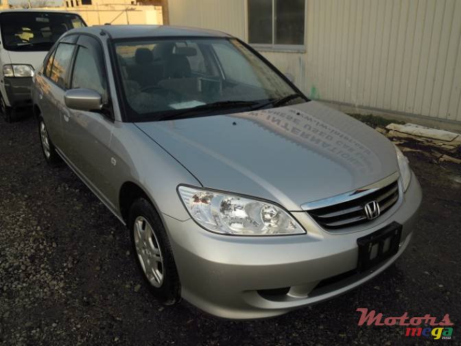 2004' Honda Civic sedan photo #1