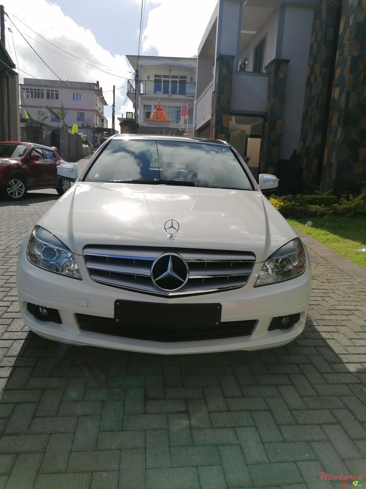 2009' Mercedes-Benz C-Class photo #2