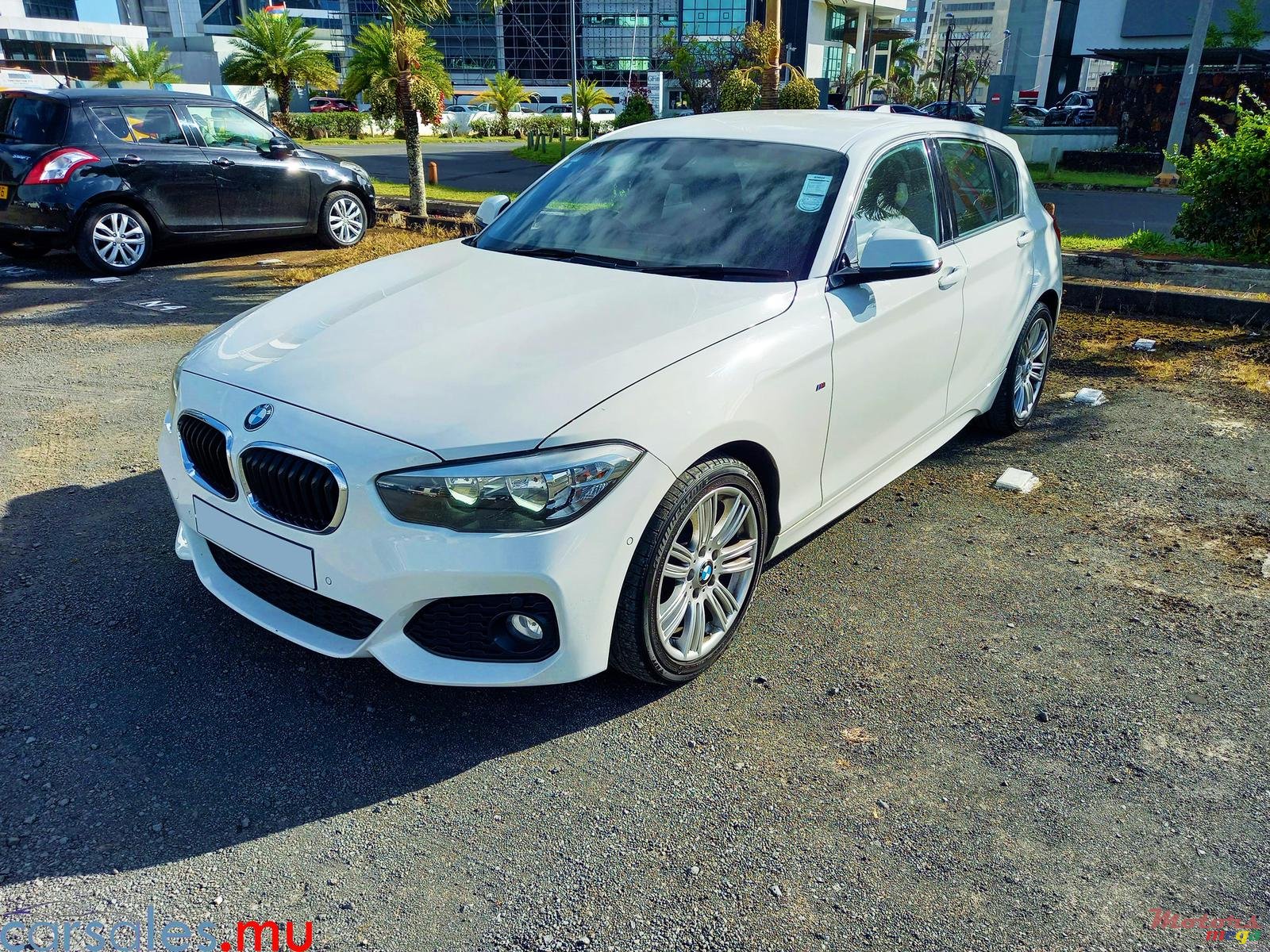 2016' BMW 118 i M Sport photo #2