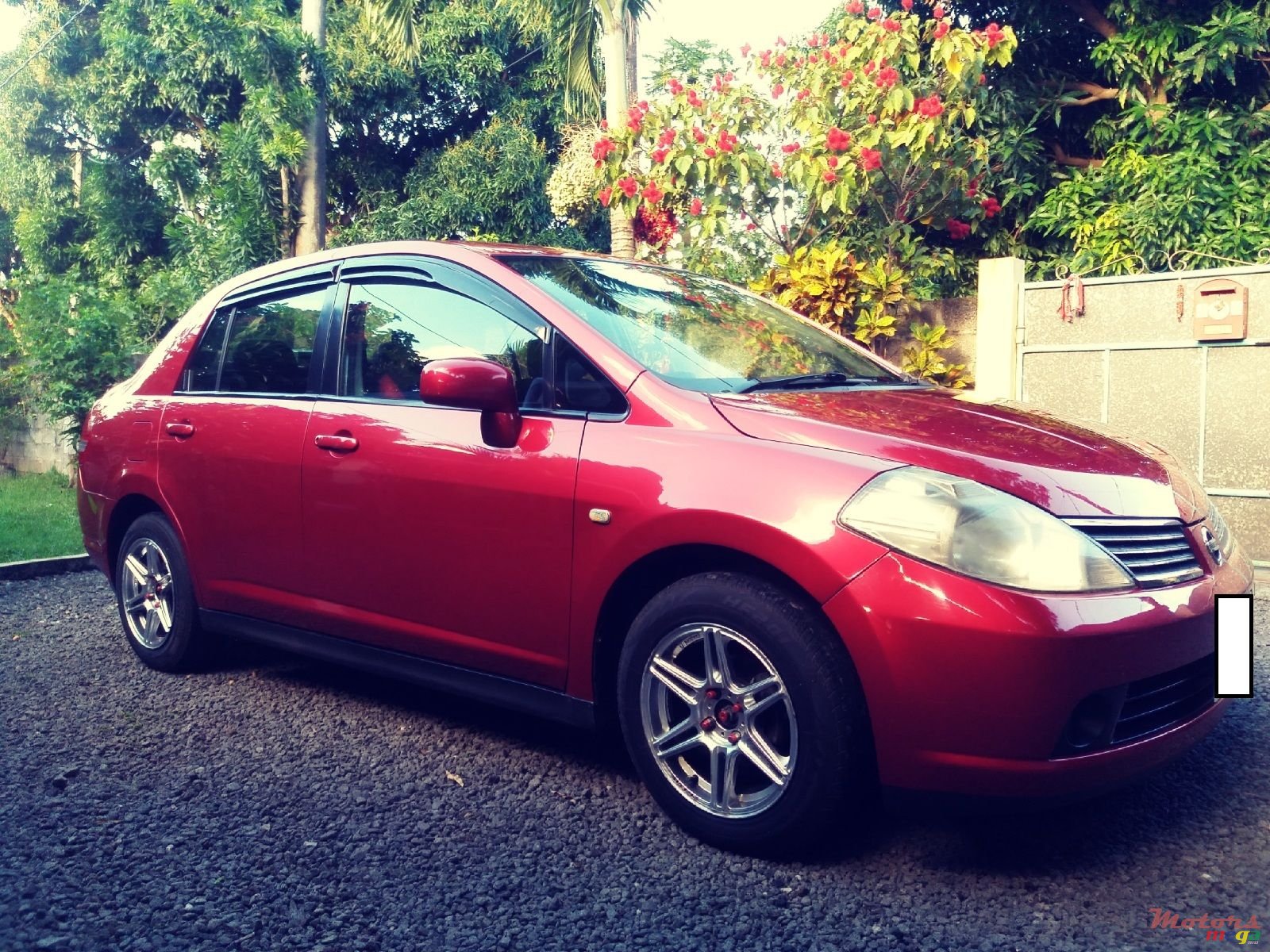 2006' Nissan Tiida photo #1