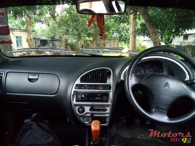 2001' Citroen Saxo photo #2