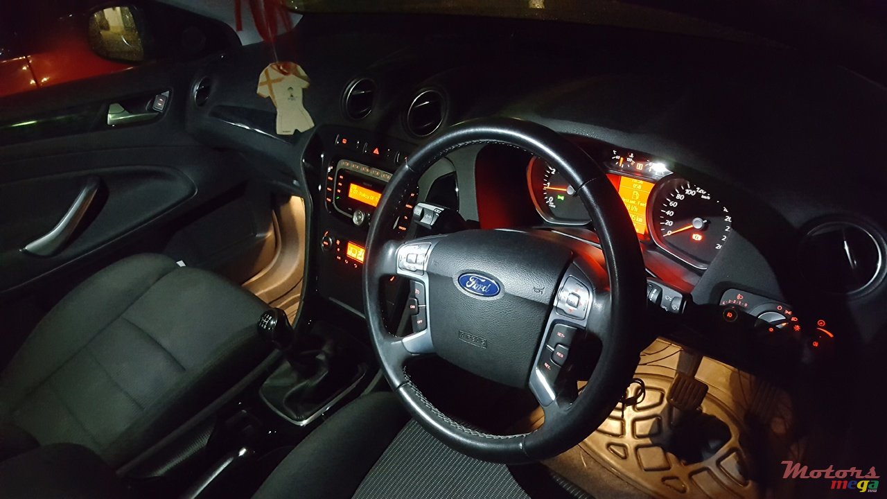 2011' Ford Mondeo photo #5