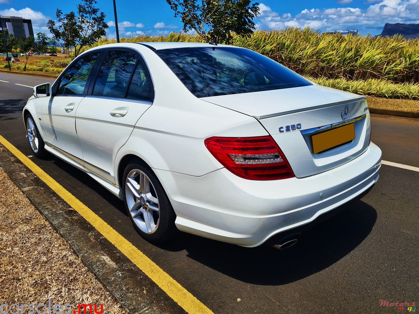 2011' Mercedes-Benz C-Class C180 Kompressor AMG photo #3