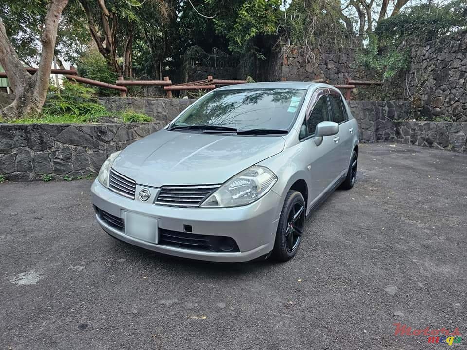 2006' Nissan Tiida photo #1
