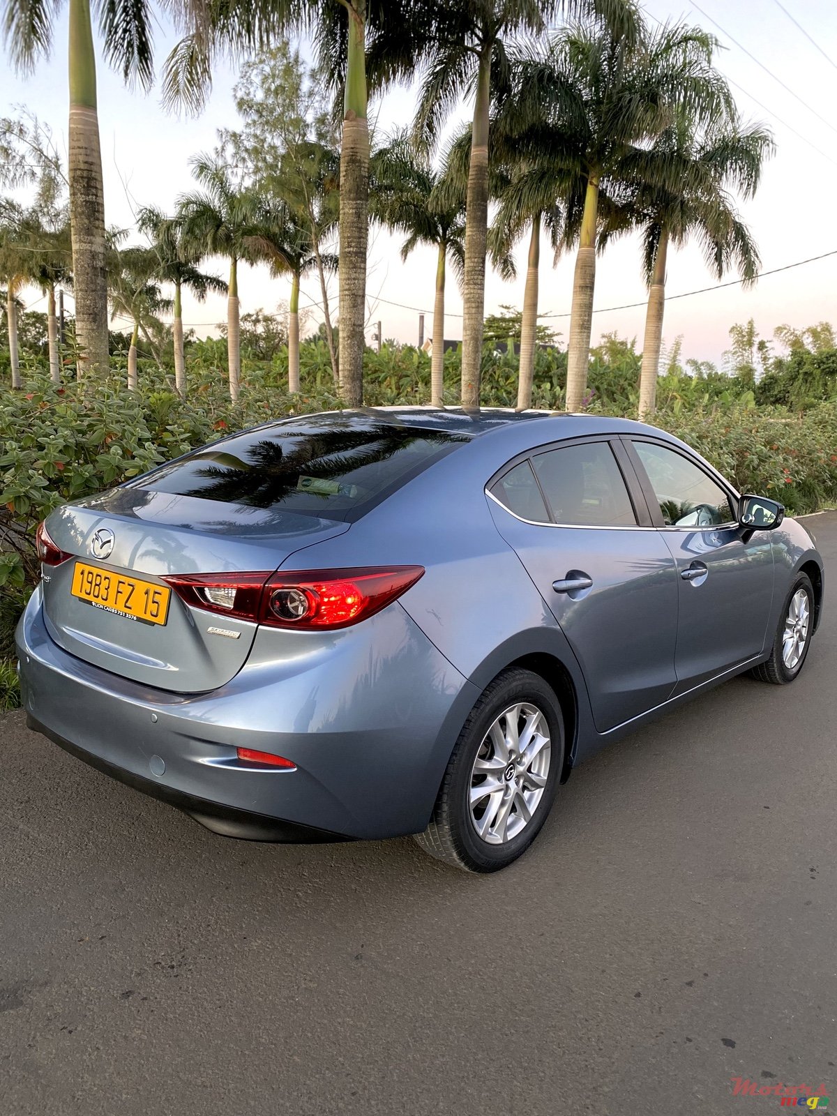 2015' Mazda 3 Skyactive photo #5