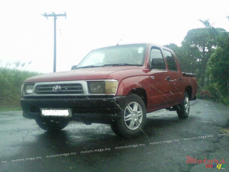 1999' Toyota Hilux photo #1