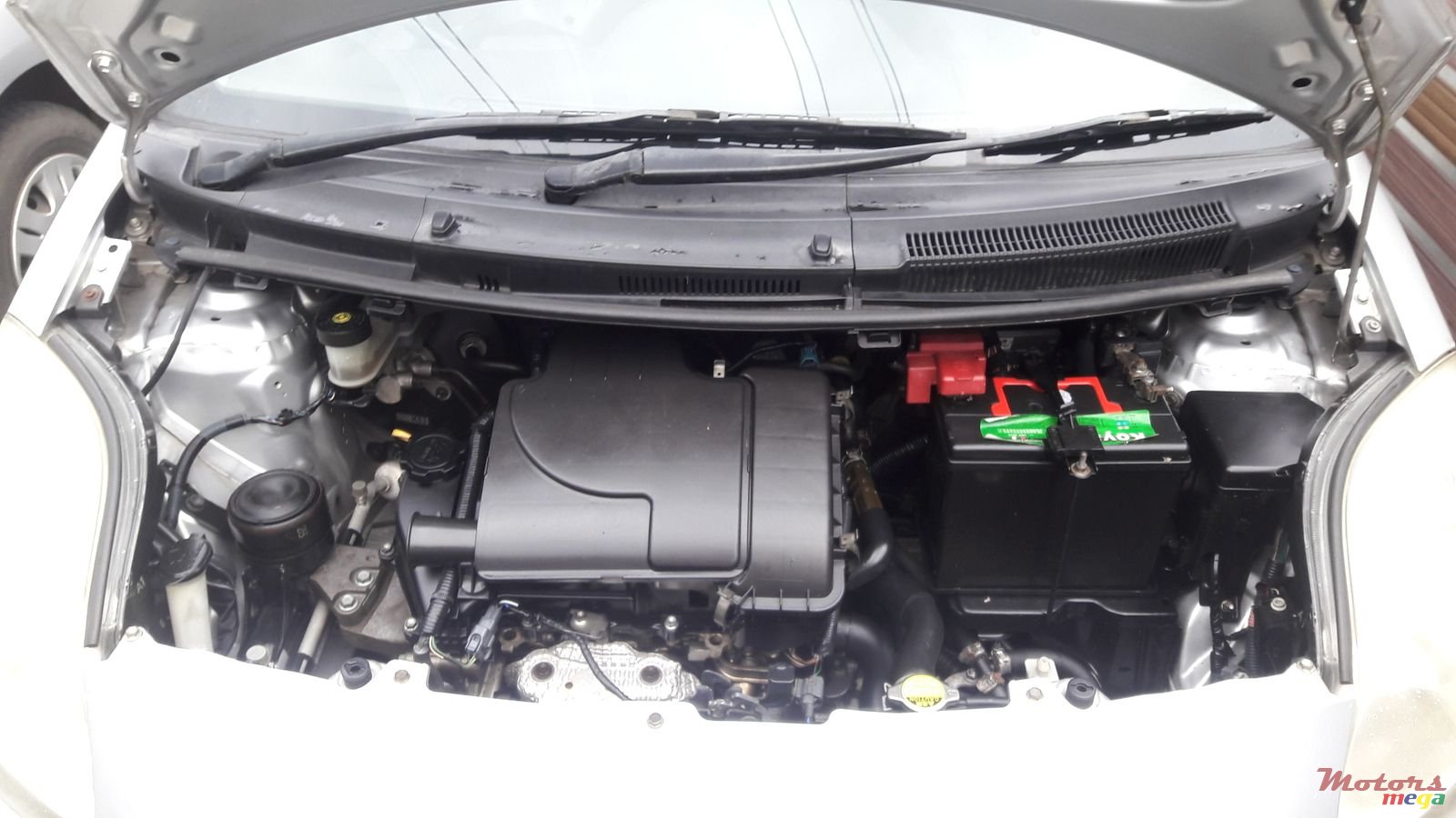 2008' Toyota Vitz photo #3