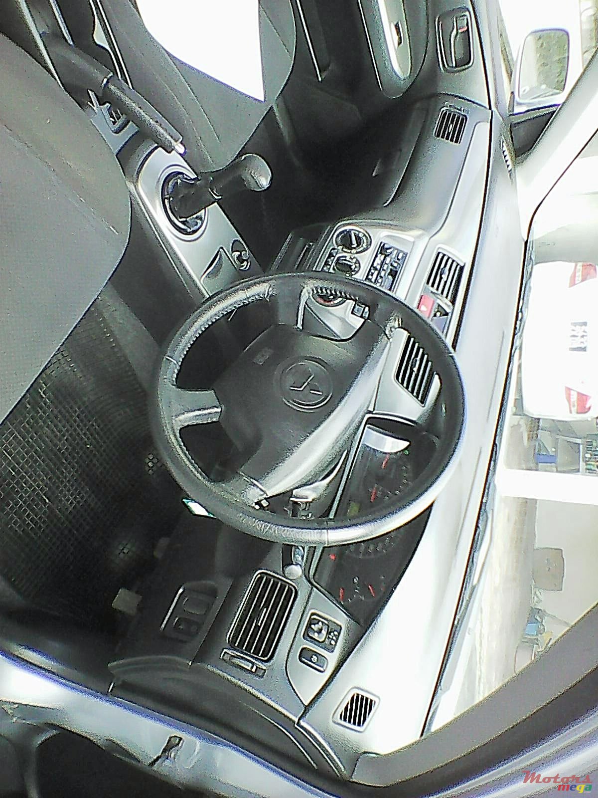 2005' Mitsubishi Lancer Glx photo #3