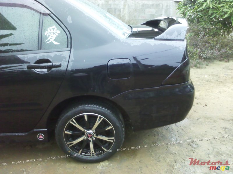 2003' Mitsubishi photo #3