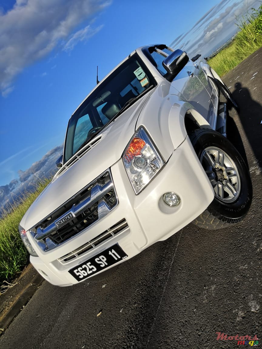 2011' Isuzu D-Max 4x4 3.0 photo #1
