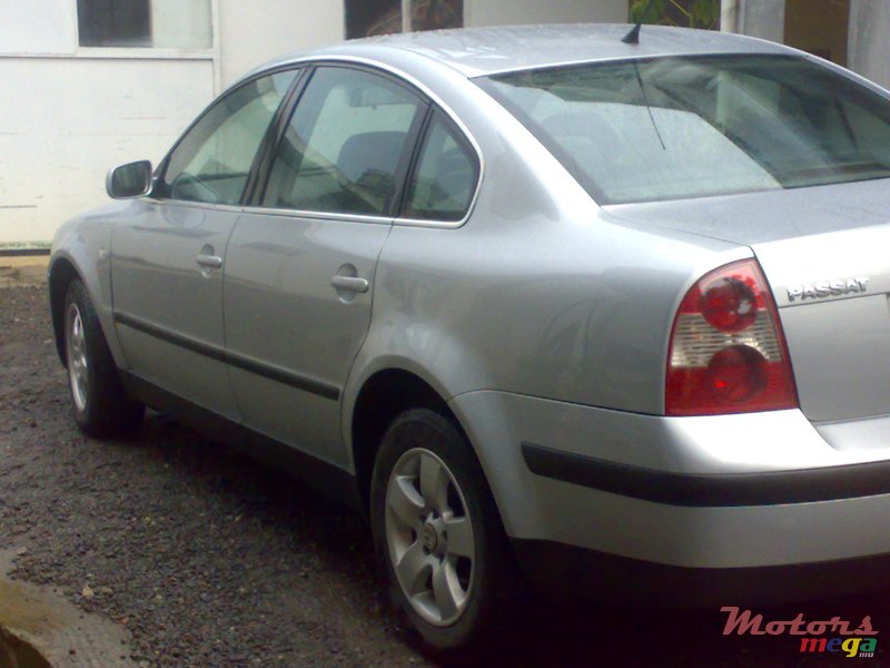 2003' Volkswagen Passat photo #2