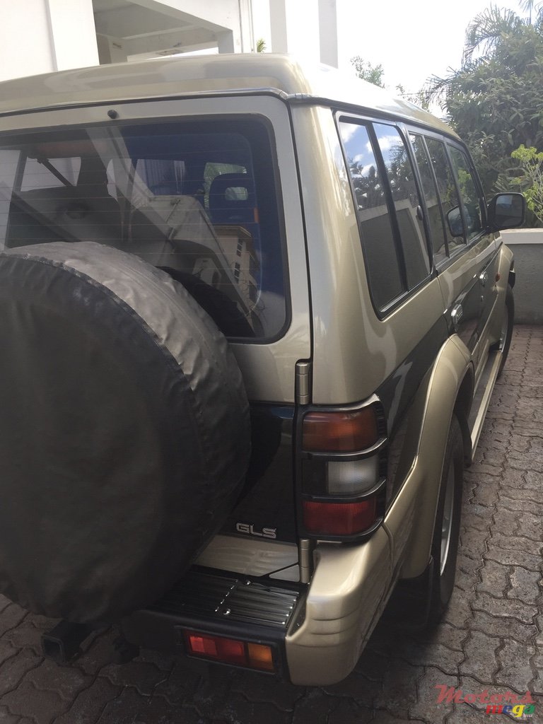 1997' Mitsubishi Pajero photo #4