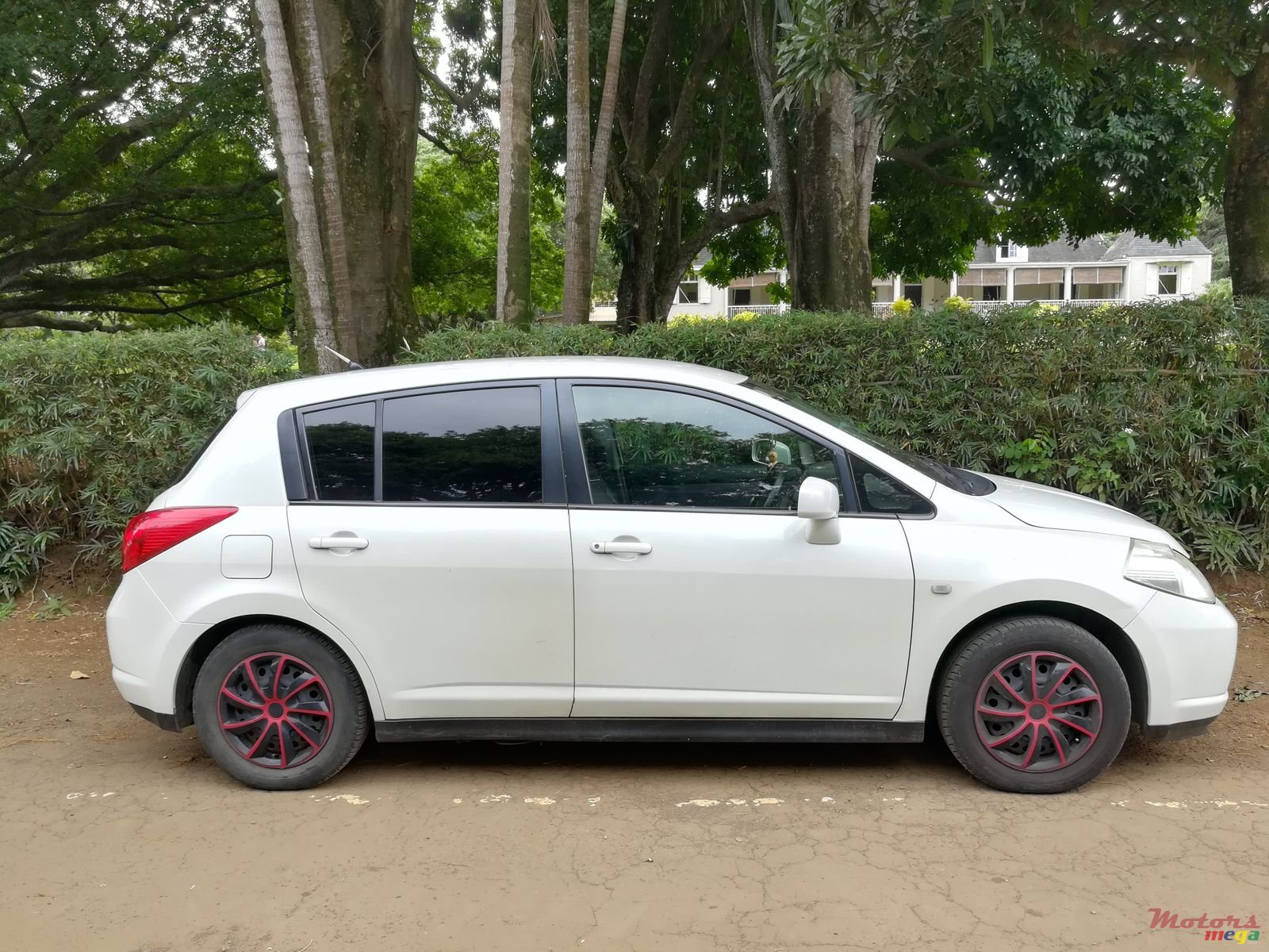 2004' Nissan Tiida photo #4