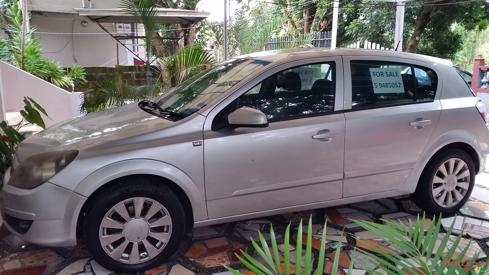 2005' Opel Astra H photo #1