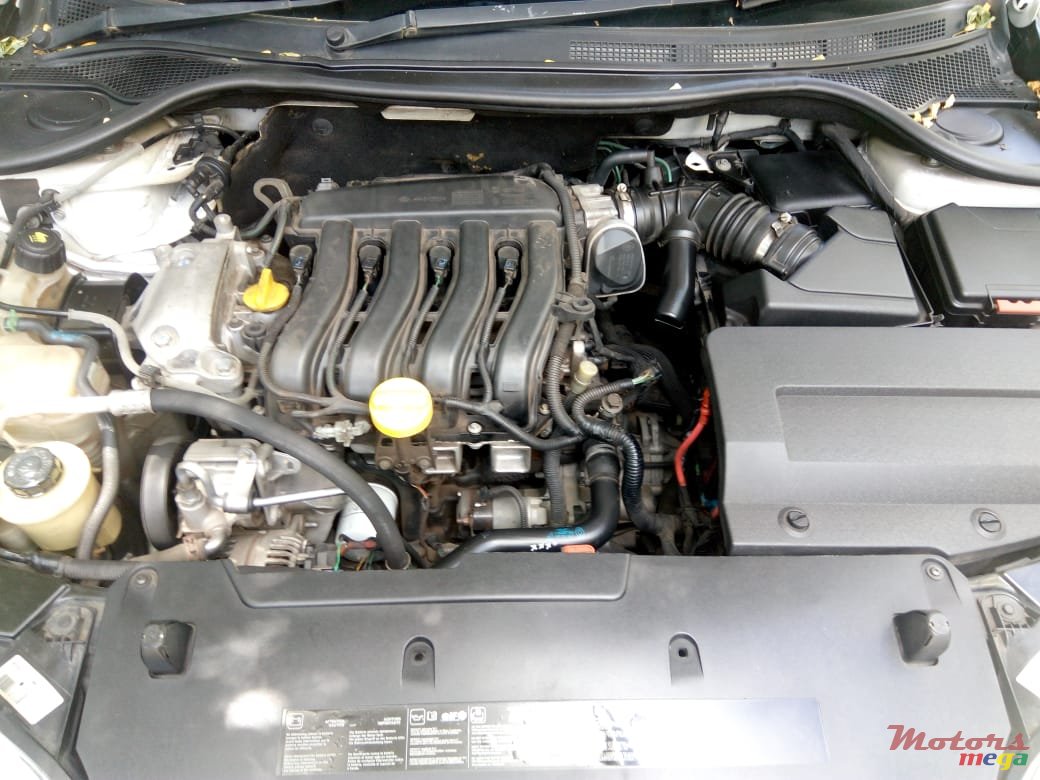 2009' Renault Laguna photo #6