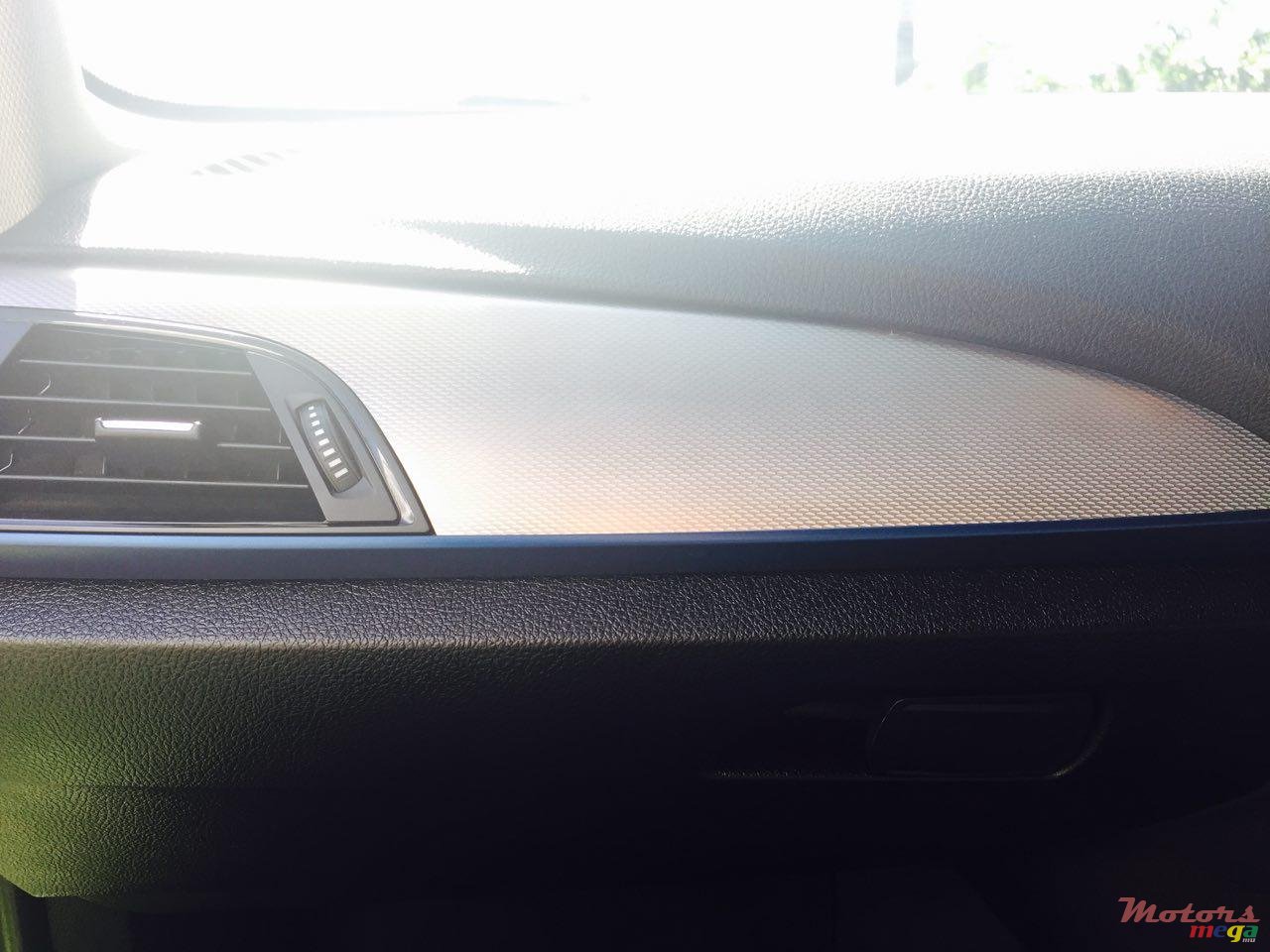 2011' BMW 1 Series photo #4