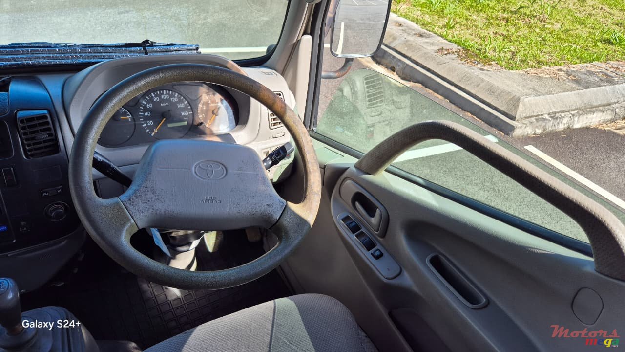 2011' Toyota Toyoace photo #6