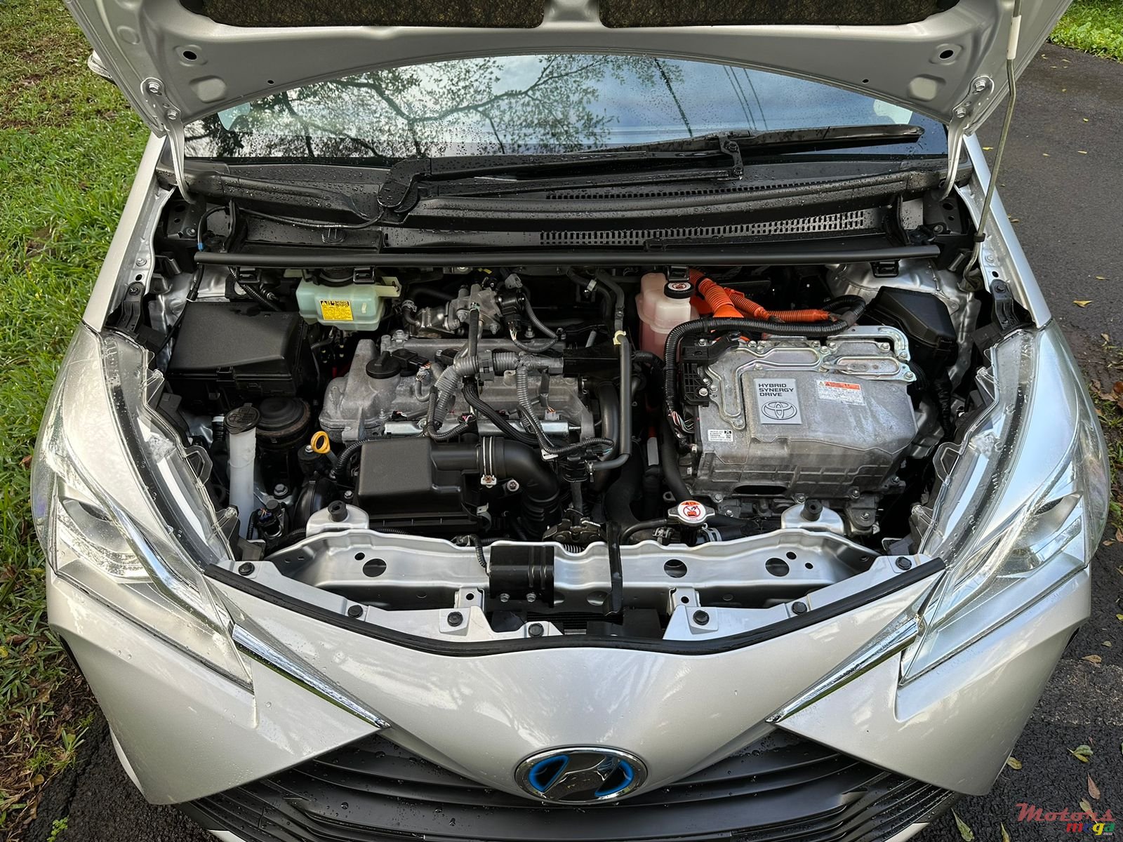 2017' Toyota Vitz Hybrid photo #7