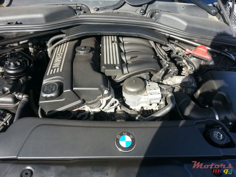 2008' BMW 520 520i photo #2