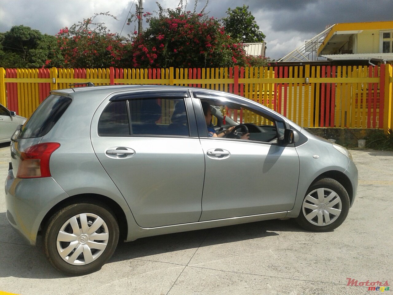 2006' Toyota Vitz photo #1