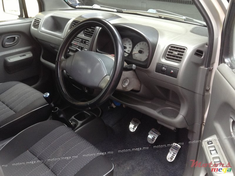 2005' Suzuki Wagon R+ photo #4