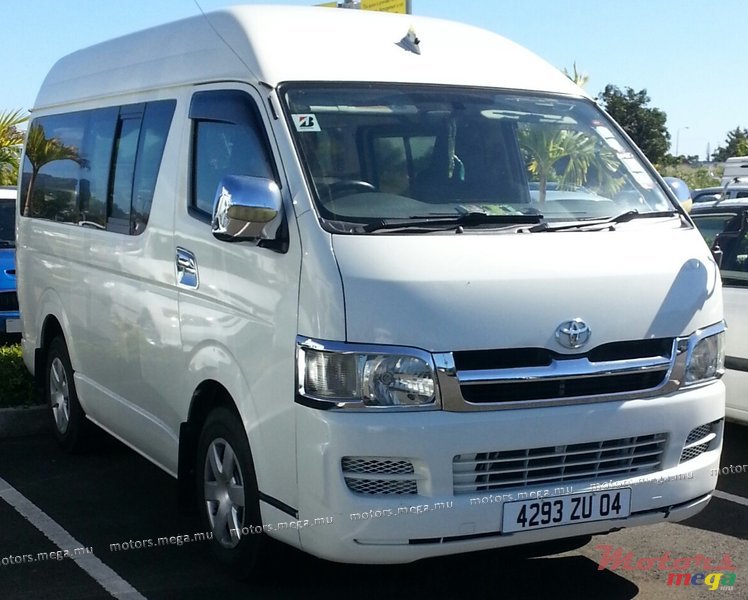 2004' Toyota photo #1