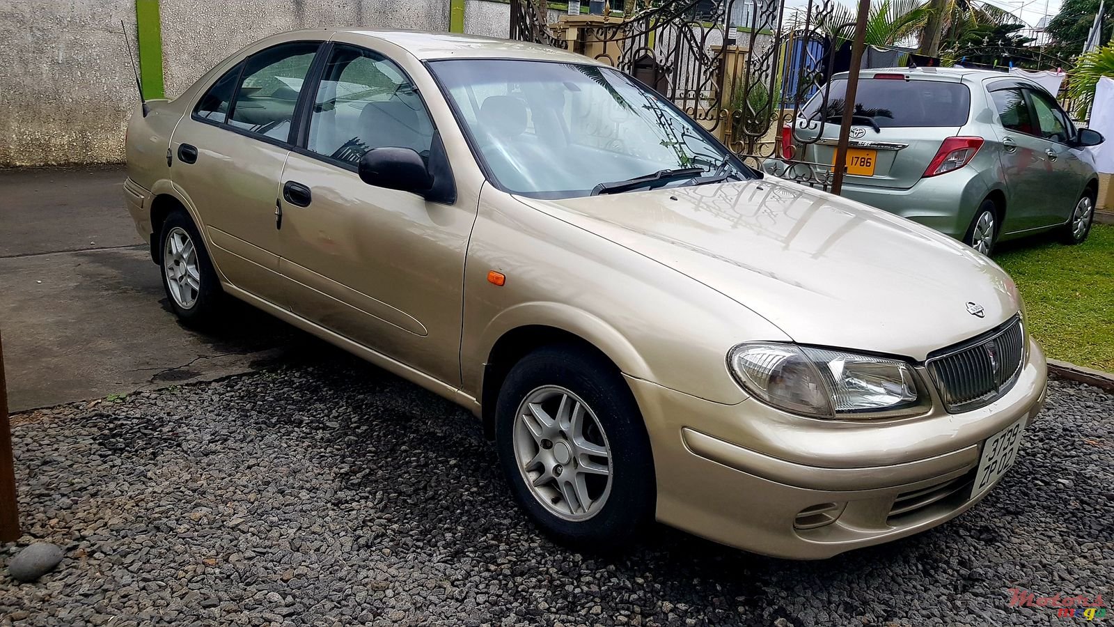 2002' Nissan Sunny photo #1