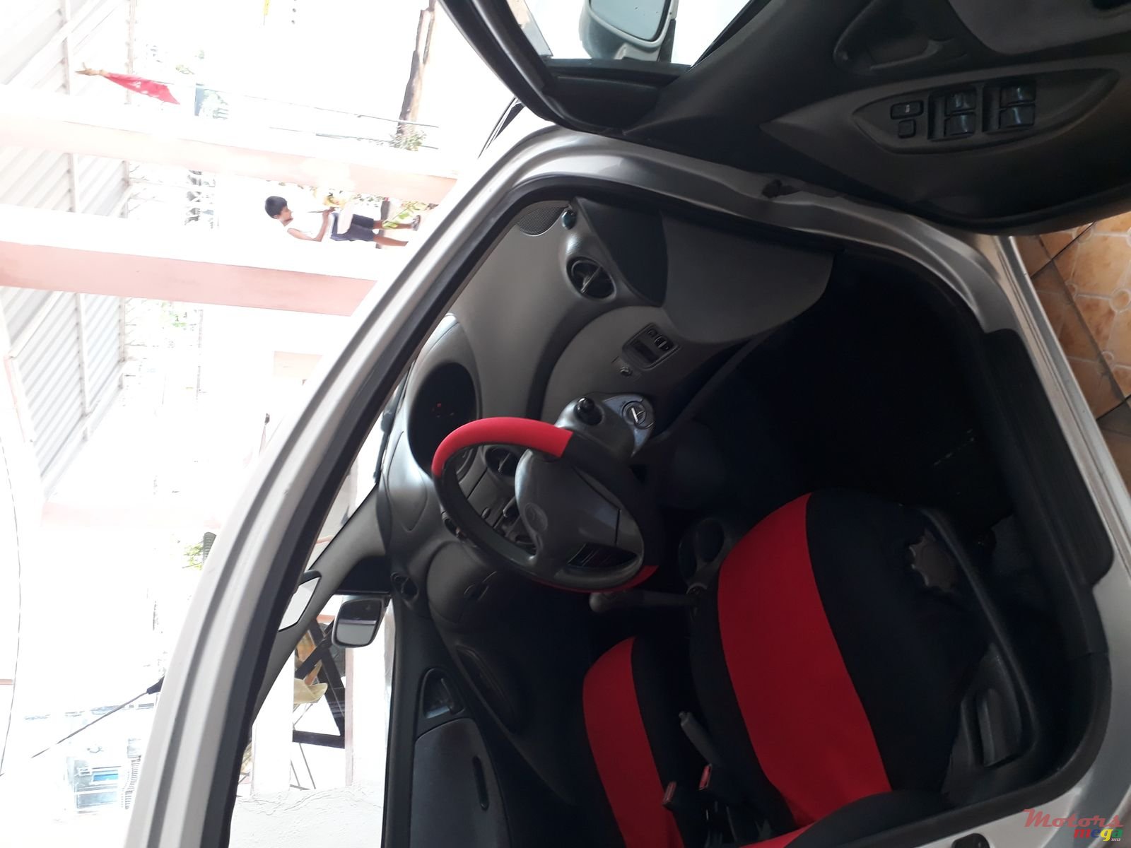 2000' Toyota Vitz photo #6