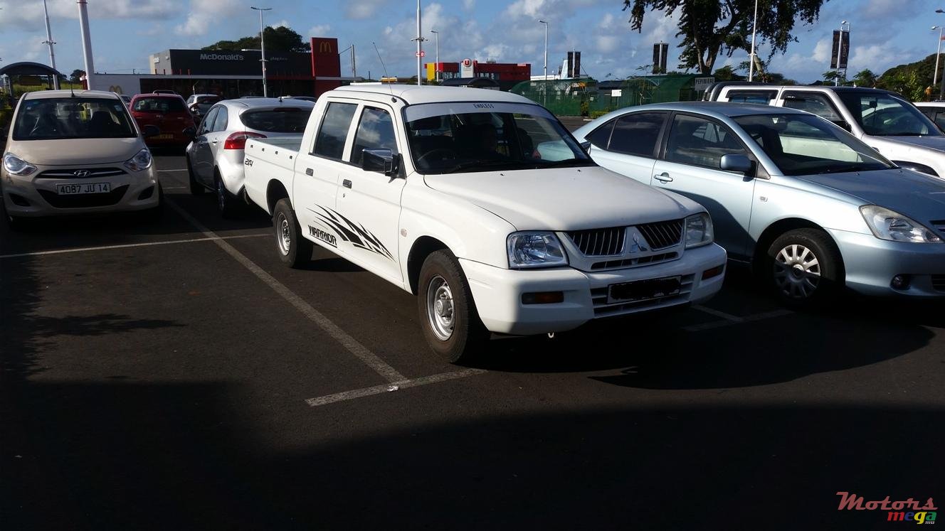 2007' Mitsubishi photo #1