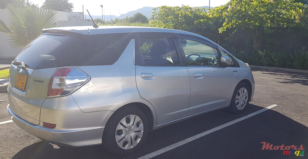 2013' Honda Fit Fit Shuttle Hybrid-C photo #1