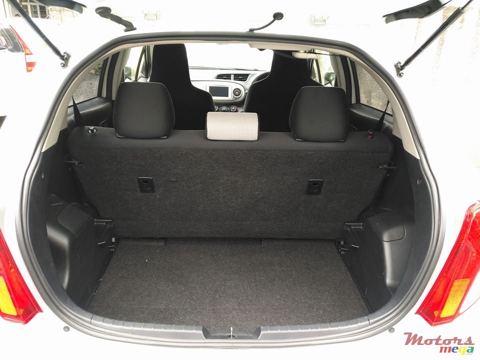 2013' Toyota Vitz photo #7