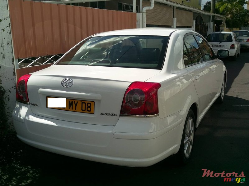 2008' Toyota Avensis photo #2